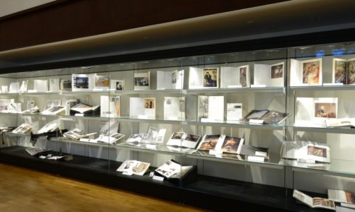 Dzięki zastosowaniu antyrefleksyjnego szkła Guardian Clarity™ firma Promuseum pomaga francuskiej bibliotece multimedialnej rozpocząć nowy rozdział