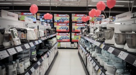 NEONET otwiera nowe sklepy w Łomży i Dęblinie BIZNES, Handel - Jeden z liderów rynku AGD, RTV, IT – Grupa NEONET – powiększa sieć o kolejne dwa salony. Już 21 kwietnia nastąpi otwarcie sklepów w Łomży i Dęblinie. Z tej okazji na klientów czekają wyjątkowe promocje oraz niespodzianki.