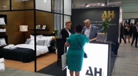 EuroGastro 2016. Praktyczne nowości Andropolu dla branży HoReCa. BIZNES, Handel - Pościel z nowej tkaniny Fuerta jest głównym elementem hotelowej aranżacji Andropolu na jubileuszowych Międzynarodowych Targach EuroGastro 2016 w Warszawie.