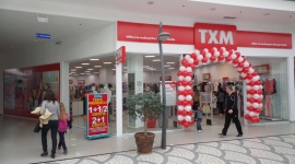 Sieć TXM textilmarket wchodzi do kolejnych rumuńskich miast BIZNES, Handel - W kwietniu br. na rynku rumuńskim zostały otwarte 2 nowe placówki sieci dyskontowej TXM textilmarket. Markety powstały w miejscowości Petrosani oraz Alba Julia. Jeszcze w tym półroczu planowane jest uruchomienie kolejnych 4 marketów w tym kraju.