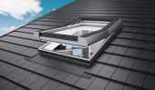 Okno dachowe – co daje takie rozwiązanie? , dobroplast, okno dachowe, ekspert - Przystosowując poddasze do użytku mieszkalnego jedną z kluczowych kwestii jest zapewnienie właściwej wentylacji oraz doświetlenia wnętrza naturalnym światłem. Ekspert firmy Dobroplast, Jerzy Chrzanowski, wyjaśnia dlaczego okna dachowe stanowią w tym względzie dobry wybór i rozwiązanie, które znacząco podnosi komfort i oraz funkcjonalność pomieszczeń znajdujących się pod skośnym dachem.