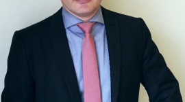 Alvydas Šustikas przejmie MAXIMA GRUPĖ jako prezes zarządu BIZNES, Handel - Z dniem 21 maja Alvydas Šustikas przejmie funkcję prezesa zarządu - dyrektora generalnego MAXIMA GRUPĖ, spółki kontrolującej sieć sprzedaży detalicznej MAXIMA na Litwie oraz sieci detaliczne na Łotwie, w Estonii, Polsce i Bułgarii.