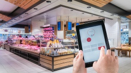 Handel mądrzeje dzięki technologii BIZNES, Handel - W sklepach coraz częściej używane są inteligentne rozwiązania oświetleniowe. Nowe technologie nie tylko pozwalają oszczędzać energię elektryczną, ale także coraz mądrzej wspierają sprzedaż.
