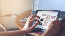 Studenci specjalistami z zakresu e-handlu we Wrocławiu BIZNES, Handel - Wraz z nowym rokiem akademickim rozpocznie się druga edycja studiów podyplomowych na kierunku Manager E-commerce na Wyższej Szkole Handlowej. Dla studentów to okazja do zdobycia wiedzy od doświadczonych praktyków i specjalistów działających od lat w branży handlu internetowego.