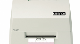 Oszczędzaj czas i pieniądze drukując etykiety, kiedy tylko chcesz! BIZNES, Handel - Wyjątkowość LX500e polega na wykorzystaniu atramentowej technologii druku z najwyższą rozdzielczością. Pozwala to na wydruk fantastycznych, pełno kolorowych etykiet bezpośrednio we własnym biurze bądź zakładzie produkcyjnym.