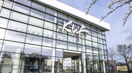 Galeria Klif w Gdyni: bezpieczne zakupy cały czas dostępne BIZNES, Handel - Choć galerie handlowe funkcjonują w ograniczonym zakresie, w gdyńskim Klifie można załatwić sporo podstawowych spraw - od spożywczych zakupów po krawieckie wsparcie. Galeria Klif dba o bezpieczeństwo kupujących.